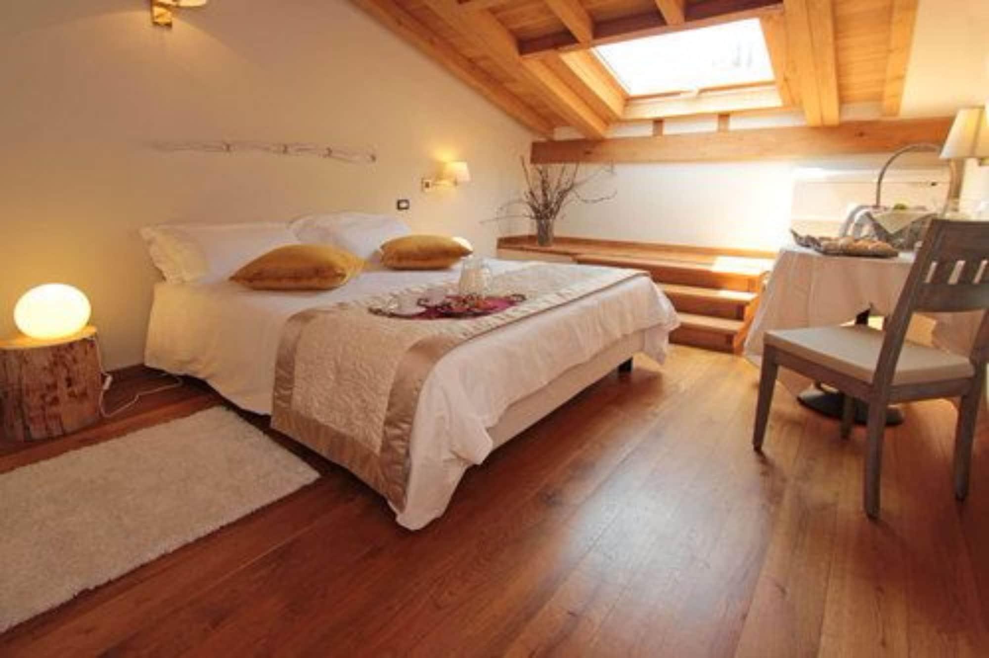 Maria Au - Estella Italia Hotel