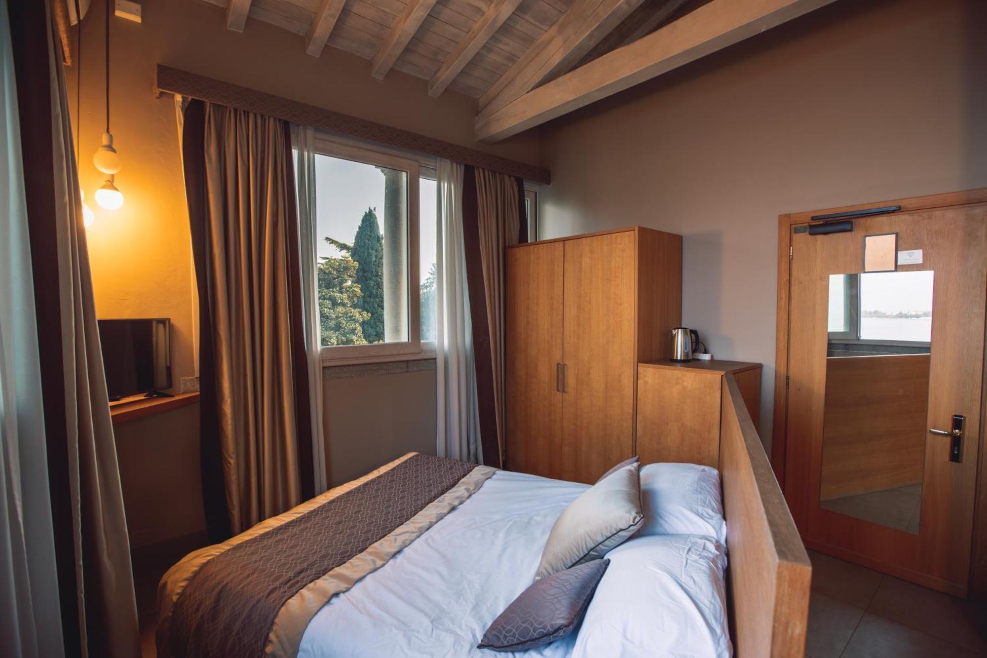 Maria Au - Estella Italia Hotel 4*