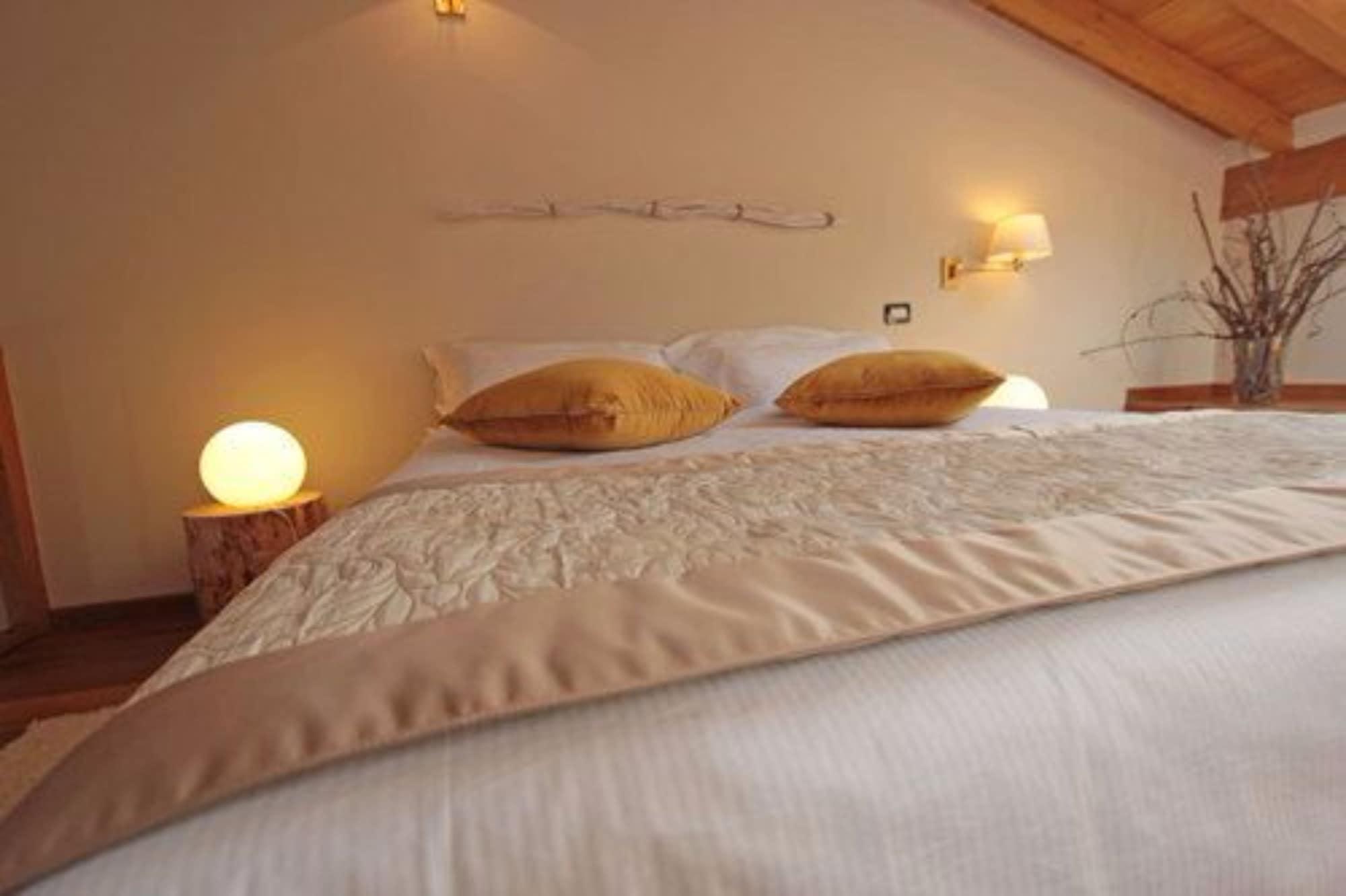 Maria Au - Estella Italia Hotel 4*
